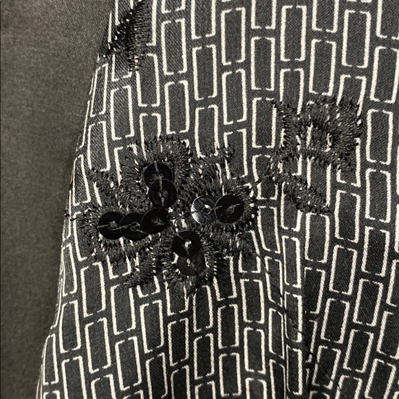 🌺 4 for $25 Suzy Shier Satin Top with Embroidery - Picture 5 of 5